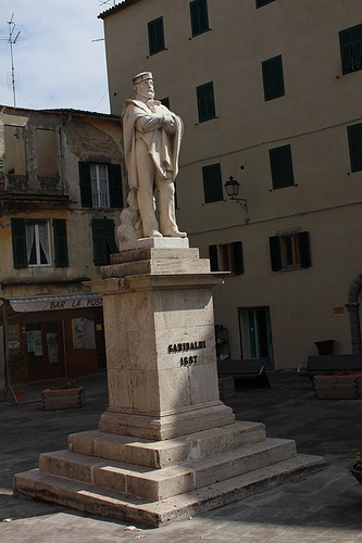 Scansano: statua