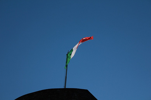 Rocca: bandiera sopra la fortezza