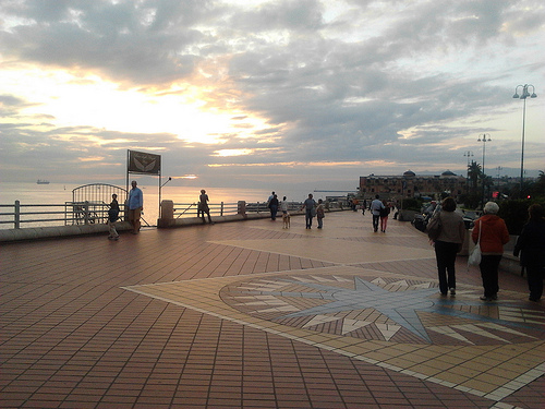 Lungomare al tramonto