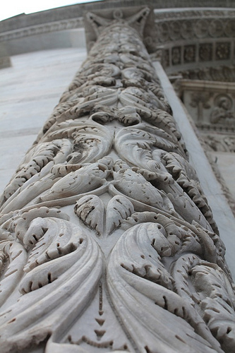 Il battistero: colonna