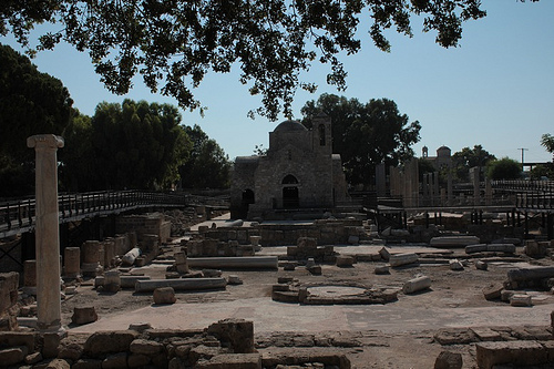 Paphos: colonna di Paolo e Monastero di Chrysorrogiatissa