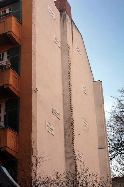 Il palazzo che non c'è: targhe commemorative