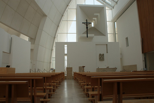 Chiesa di Dio Padre Misericordioso: Interni