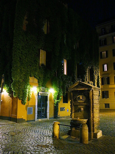 Roma di notte: due passi tra San Pietro e Borgo