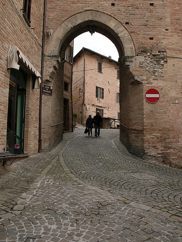 Sarnano: una porta delle mura
