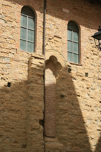 Camerino: faccia(ta) simpatica di tufo