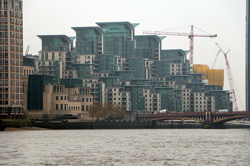 In giro con London Duck tours::MI6