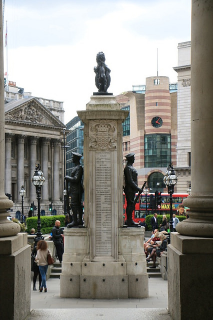 La city di Londra: dal porticato della borsa