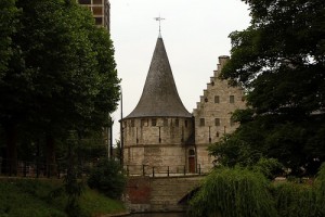 Gent vista dai canali