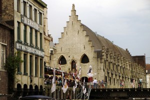 Gent vista dai canali